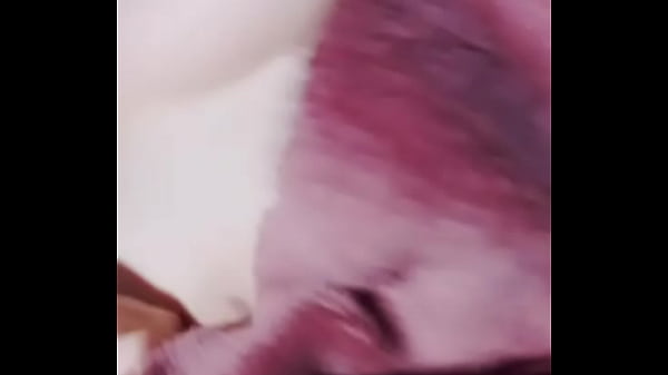 Continuer À Sucer De Gros Seins