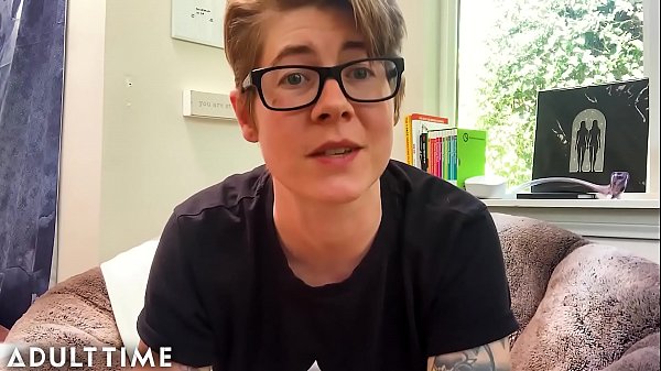 Award Winning Lesbian Stars Get Together For Group Masturbation