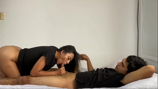 Download Video - Sexo ardiente con mi novia zorra - llen&eacute; a la chica traviesa de semen