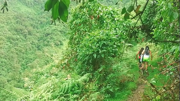 Download Video - Esposas Putas Latinas Follando Con Extra&ntilde;os En El Bosque Comen Concha Verga Y Culo Full On XRed