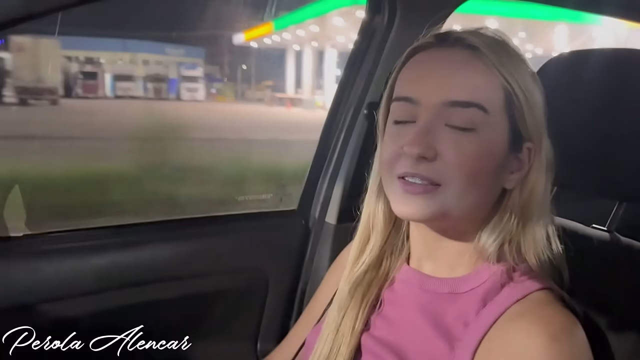 Safada conhece os melhores lugares pra fazer sex em publico com esse neg&atilde_o do pau grande (VIDEO CCOMPLETO NO RED)