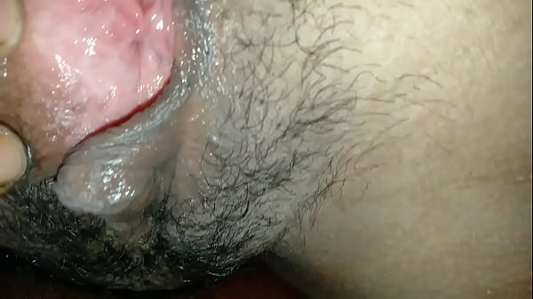 Licking her pussy, Thai girl, beautiful pussy until he cums.