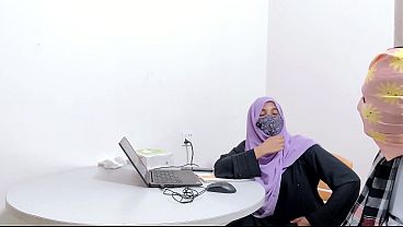 Download Video - Hijabi Hot bank manager fuck by desi village Farmer Desi chudai xxx