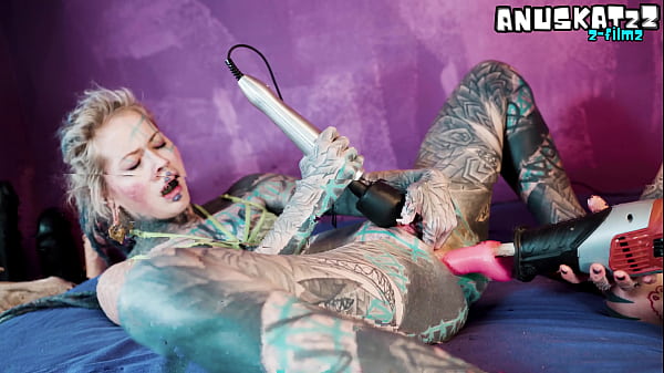 Anal Squirt Show Tattooed Lesbians and the Fuck Machine