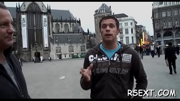 Hawt Toler Con Il Seno Piccolo Crea Un Dong Duro E Dondolante