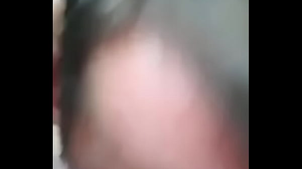 Se fait sucer les boules en voiture