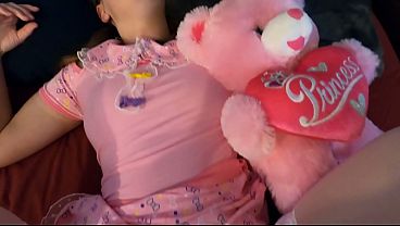 Scarlettravenxo - step Daughter lays with step daddy in his bed and gets fucked and creampied accidentally