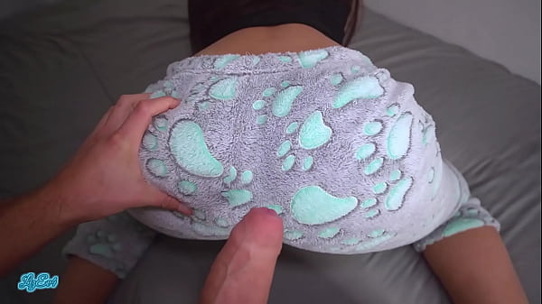 hijastra culona ninfomana me espera en su ropa ...