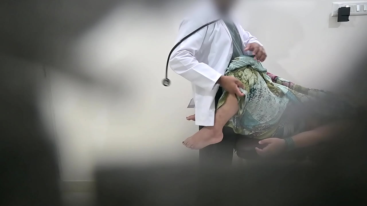 Médico telugu de Andhra satisface el deseo sexual de una paciente
                    huge tits big tits big booty monster tits big natural tits massive tits balloon tits perfect shape tits muchos negros