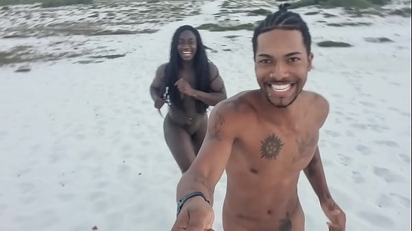 Cobra Preta Saiu da Areia Movediça e Entrou no ...