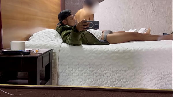 Infiel avisa que trabajará horas extras mientra...