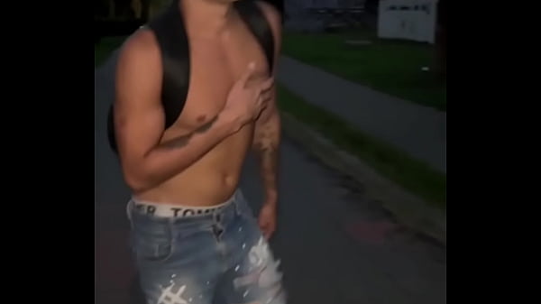 Novinho sedendo por rola acha um dotado de 23cm...