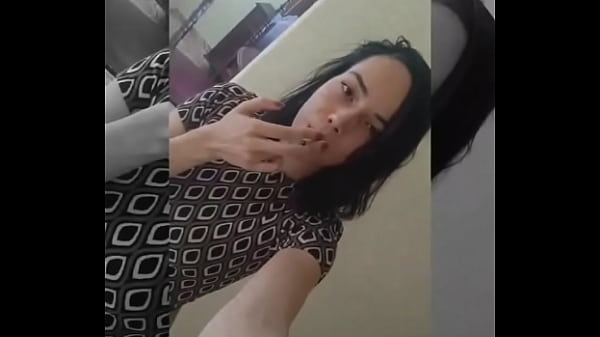 Imagine você, totalmente submisso aos meus pés ajoelhado implorando migalhas da minha atenção, eu fumando e deixo esv ...