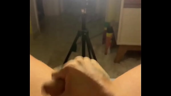 Esperando o novinho morrendo de tesão !