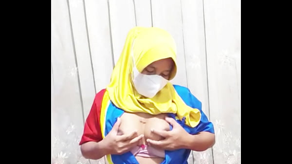 Download Video - Gadis hijab indomaret masturbasi sebelum berangkat bekerja