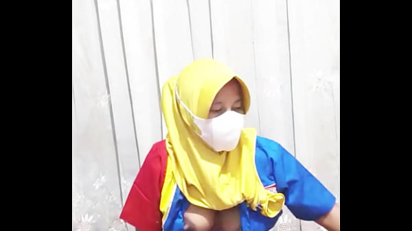 Gadis hijab indomaret masturbasi sebelum berang...