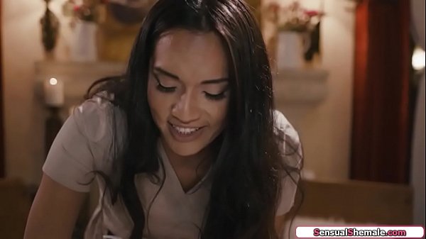 Shemale Jessica Foxx anal fucks a dude