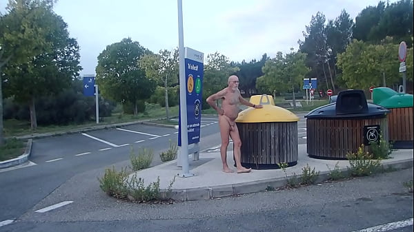 Visite nu d'une aire d'autoroute