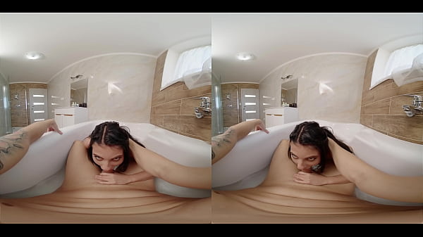 She Fucks Me in the Bathtub - Virtual Real Porn