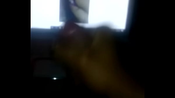 Download Video - Me vengo viendo la foto del culo de mi maestra