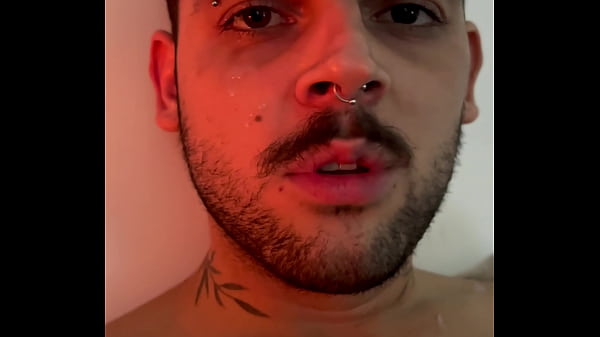 Download Video - CHEGUEI DA ACADEMIA SUADO&comma; VEM TOMAR BANHO COMIGO