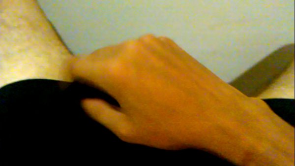 Tocando até gozar na barriga