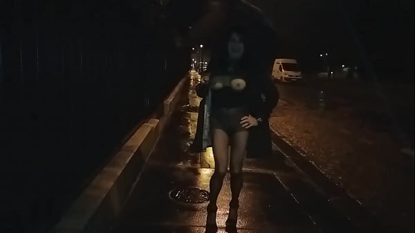 Exhibe nocturne a paris