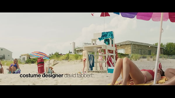 Beautiful sexy teen Dakota Fanning and Elizabeth Olsen get nudes on the beach
