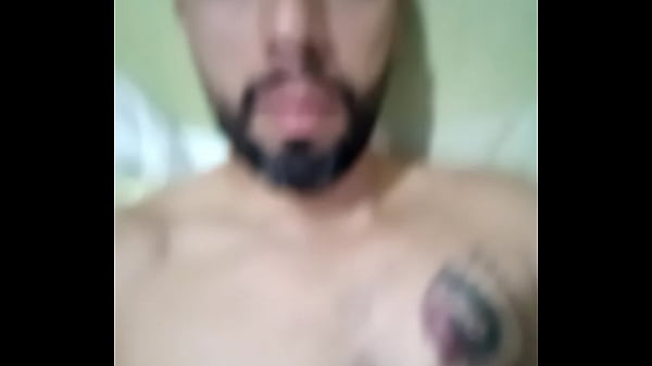 Zn Fire assistindo vídeos de casais e  batendo uma punheta para as mulheres dos corninhos