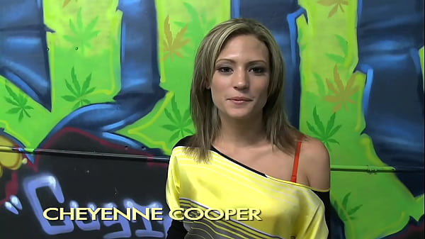 Bikini Babes Vicky VEtte And Ivy Secret Lick Their Hairy Twats!