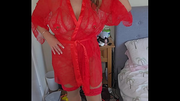 Maisie Lewis striptease