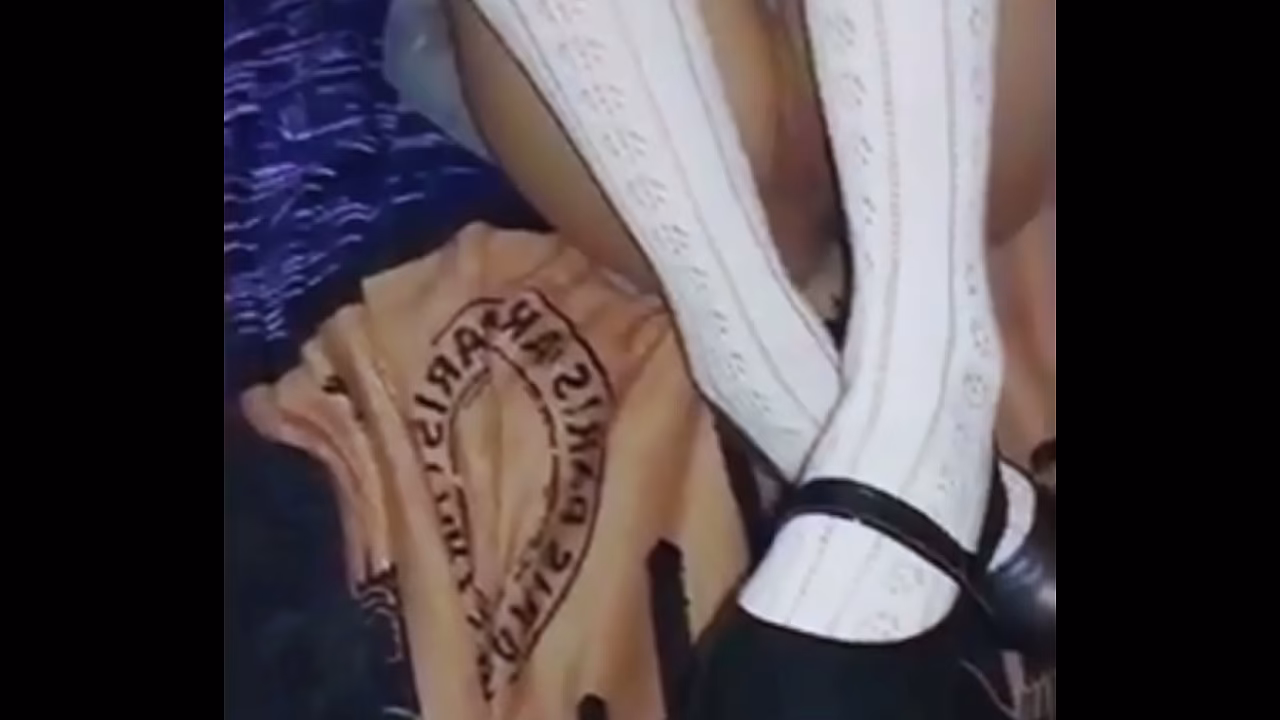 Colegiala uniformada follada por su profesor de matem&aacute_ticas en casa de su esposa