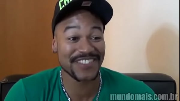 Social e engravatado mete rola no cliente insat...