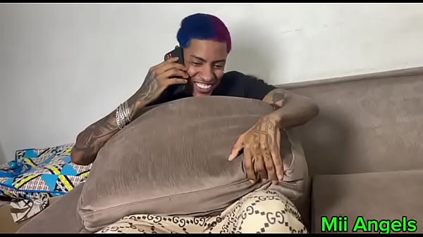 Download Video - ERRARAM O BURACO E ENFIARAM NO CUZINHO VIRGEM DELA &comma;ELA AT&Eacute; CHOROU