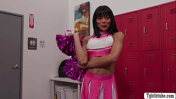 Fucking in the locker room Jay Tee & Lola Morena