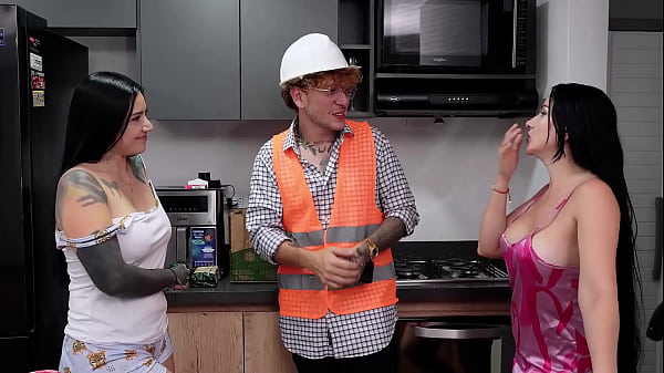 Download Video - MY FRIEND AND I HEAT UP THE PLUMBER UNTIL HE ENDS UP FILLING US WITH MILK &ndash; LA ROLA