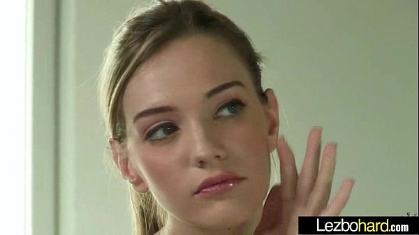 (Riley Reid & Kenna James) Superb Horny Lesbians Have Fun In Front Of Cam mov-24