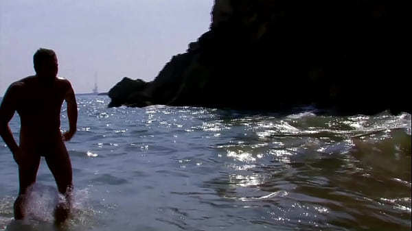 With The Waves Crashing About Her Isabelle Solis Has Anal On The Beach