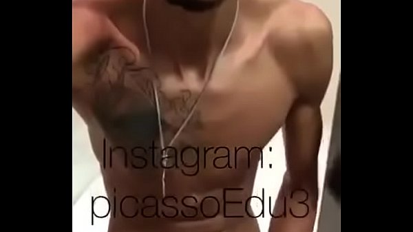 Download Video - Dotado se masturbando