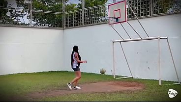 Venezuelan girl bets playing bastek and loses