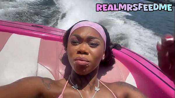 Mrs Feed_Me - Topless in Miami