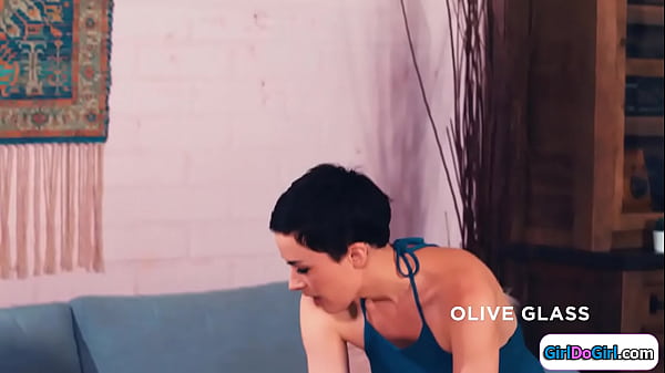 Bride to be gets fisted by maid of honor