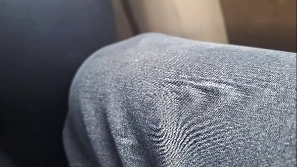 Chama collector lets my leg be held in the middle of her buttocks on the bus
