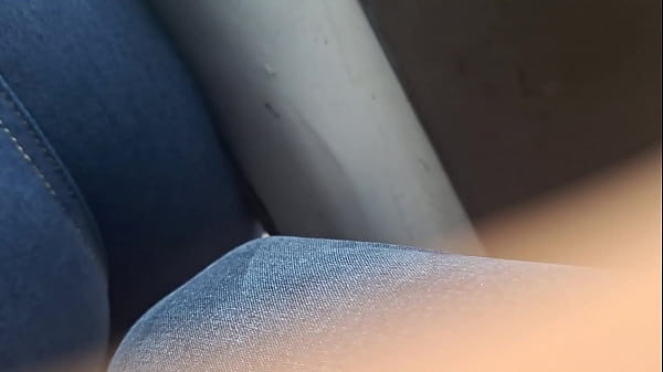 Chama collector lets my leg be held in the middle of her buttocks on the bus