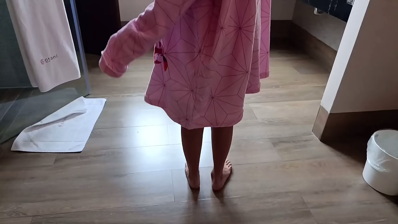 La Otaku T&iacute_mida Resulta ser muy Caliente en la Cama! Se viene Demasiado al Sentir mi Verga