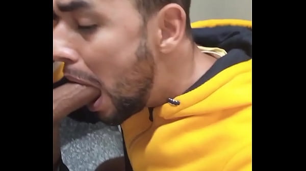 Machos se pegando no banheiro publico Brazil - ...