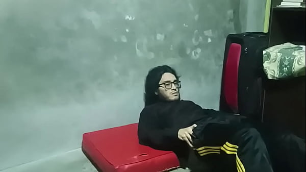 Tucacheritocacheron - VAGABUNDO PINGON se saca la leche en el suelo. Buena toma, verdad?