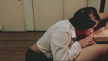 Vista en tercera persona de una pareja teniendo sexo