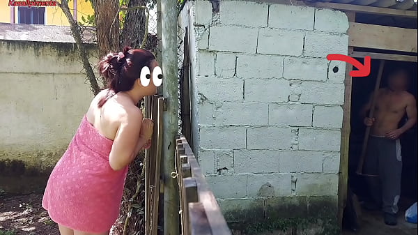 Kasallpimenta - Chuveiro não funciona, mulher casada pede ajuda ao caseiro da chácara usando apenas uma toalha e paga com sexo
