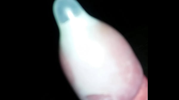 Download Video - Novinho jorrando porra na camisinha